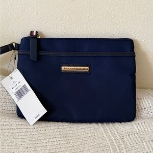 NWT Tommy Hilfiger Wristlet Pouch